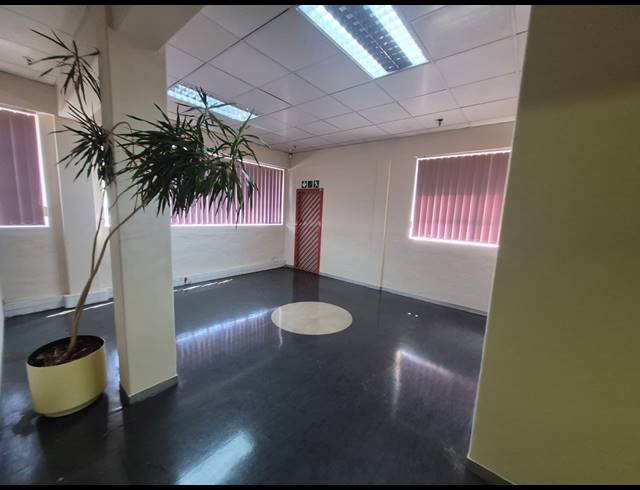 400M² OFFICE TO LET IN STEELEDALE
